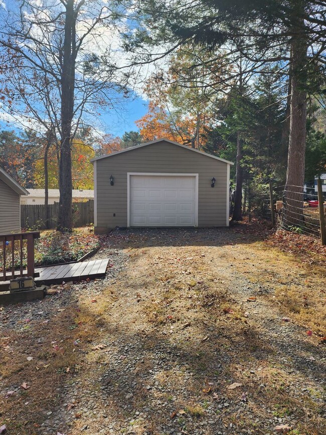 Building Photo - East Asheville Rental