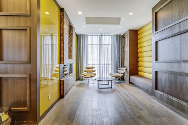 Building Photo - 300 Front St W