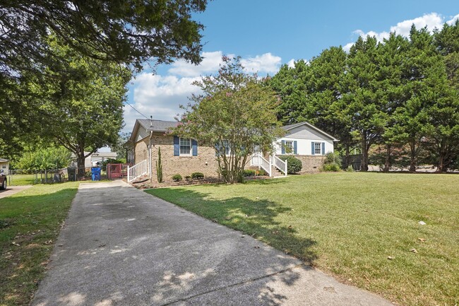 Building Photo - Charming 3-bed, 2-bath home