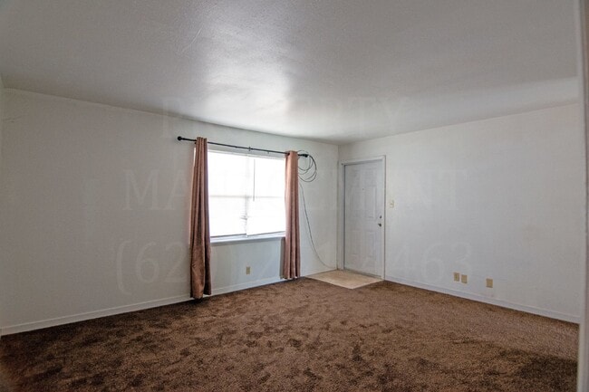 Building Photo - 2 Bedroom 1 Bath