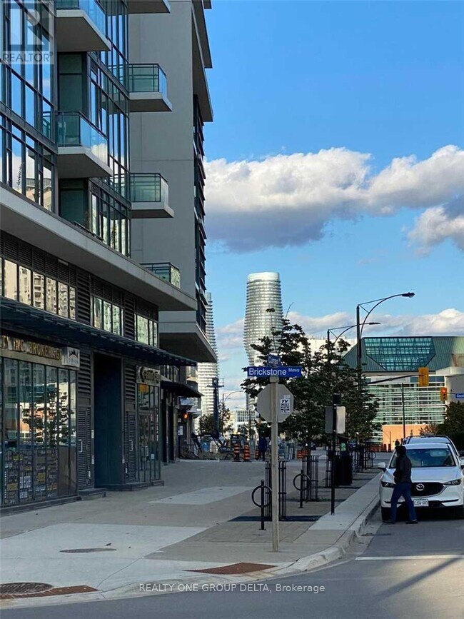 Photo du bâtiment - 4055-4055 Parkside Village Dr