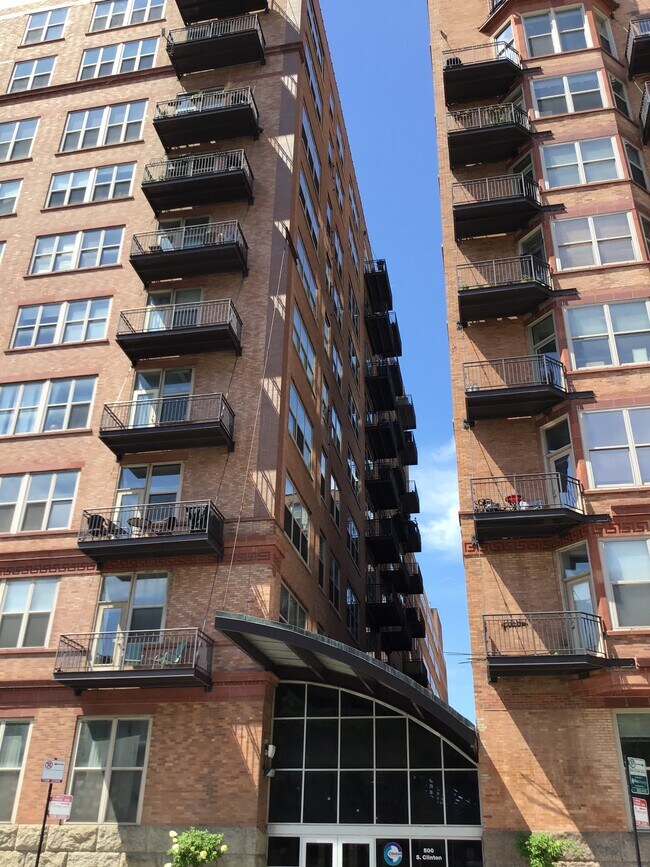 Building Photo - 500 S Clinton St