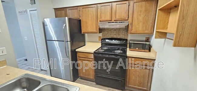 Foto del edificio - 2745 Tally Ho Ave