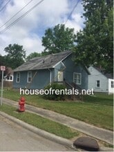 Building Photo - 700 N Carico St