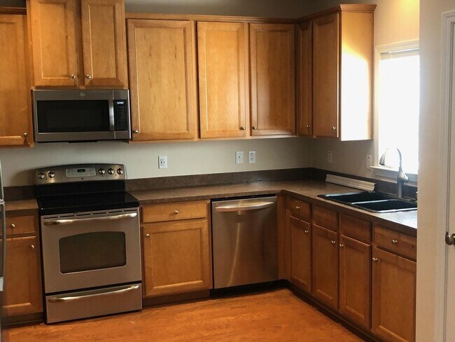 Building Photo - 4 Bedroom home in Arbor Walk