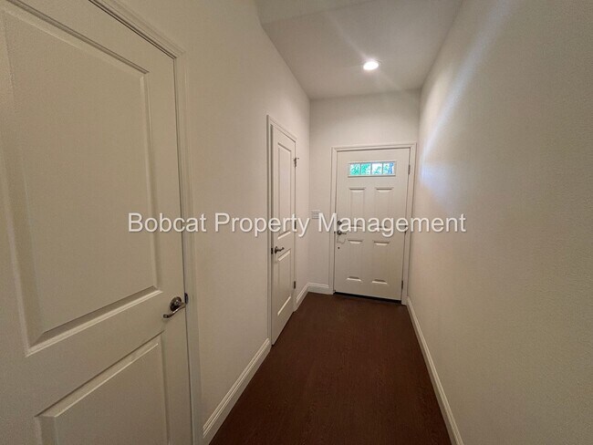 Foto del edificio - 3 Bed, 2.5 Bath, Townhome Located in Carson City - Mills Landing Community