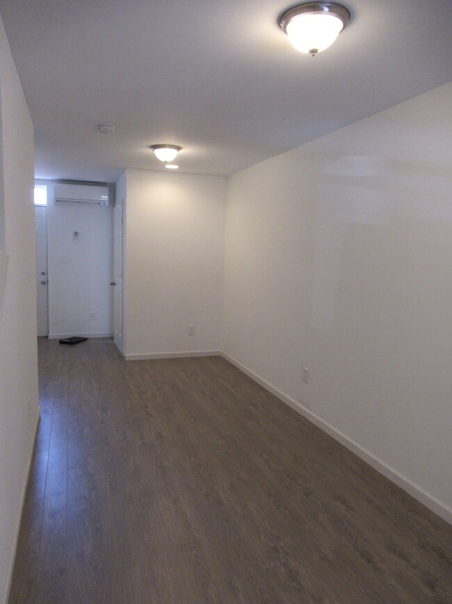 Foto del edificio - Must-see 1 Bedroom w/ Den Townhome in Wash...