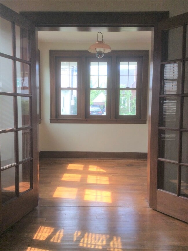 Building Photo - 18 2nd St