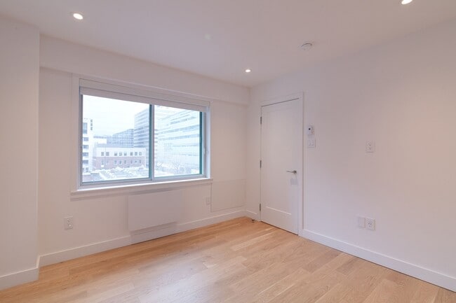 Building Photo - 3455 Rue Aylmer