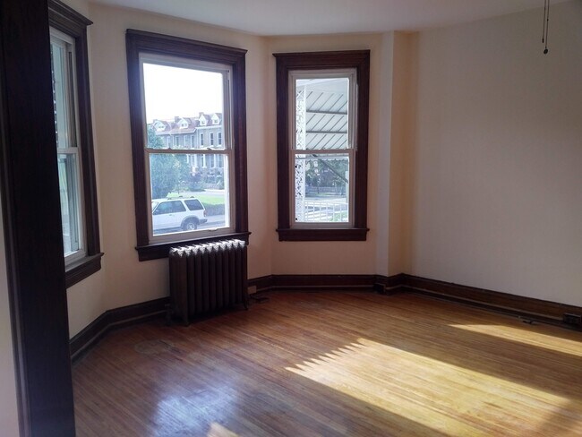 Foto del edificio - 3630 Warder St NW