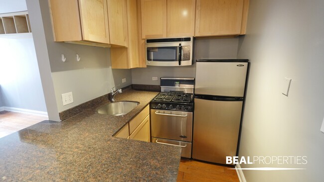 Building Photo - 625 W Wrightwood Ave