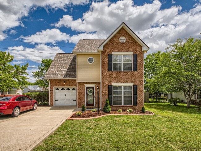 Building Photo - Beautiful 3 Bedroom Home with Fenced in Ba...