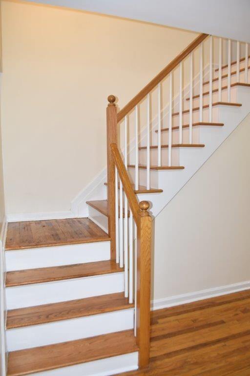 Building Photo - Charming Duplex Home