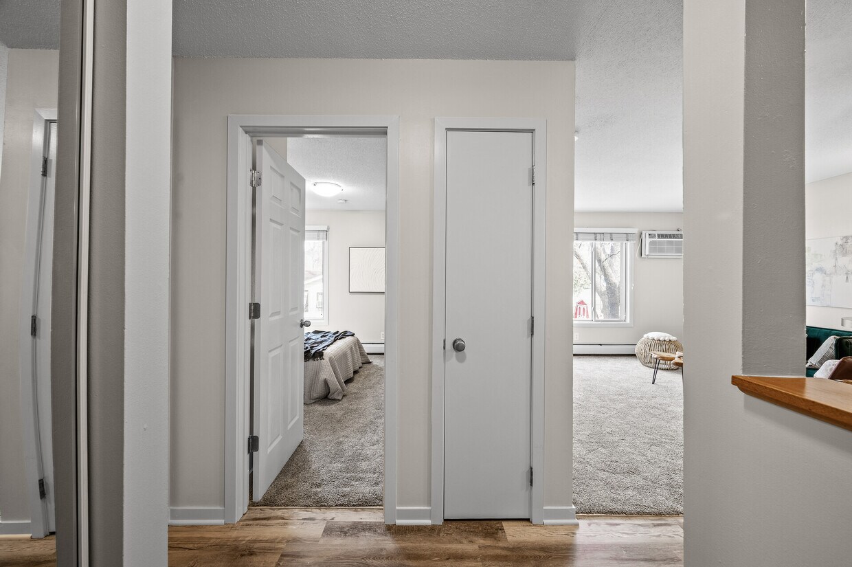Foto principal - 3729 Snelling Ave