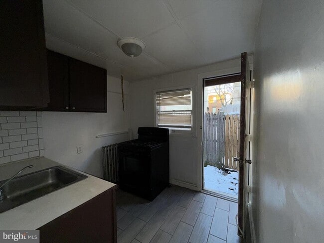 Foto del edificio - 3237 Hartville St