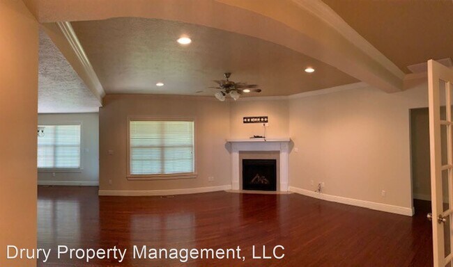 Building Photo - 3 br, 2.5 bath House - 5316 S. Carson St