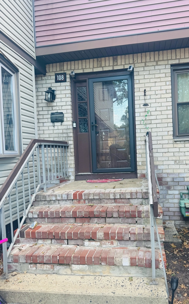 Building Photo - 108 Highview Dr