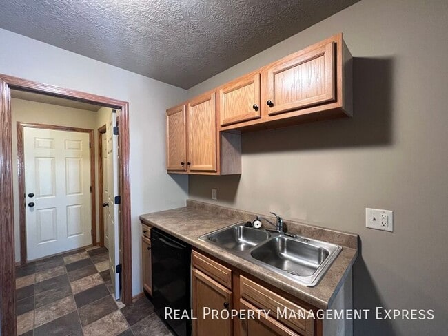 Foto del edificio - 3 Bedroom 2 Bathroom Townhome in SW Sioux Falls