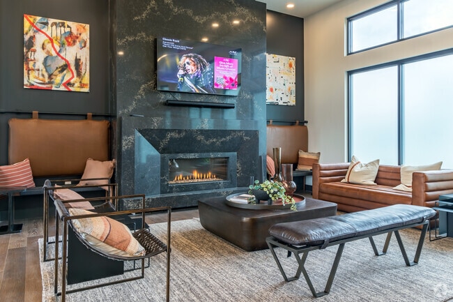 Clubroom - Marlon at Central Park