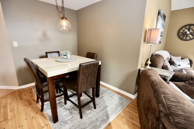 Building Photo - Fantastic 3-Bedroom Home In Courthouse Est...