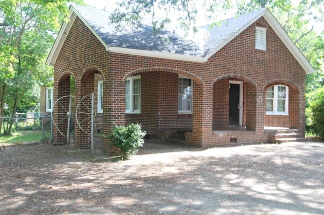 Building Photo - 823 W Society Ave