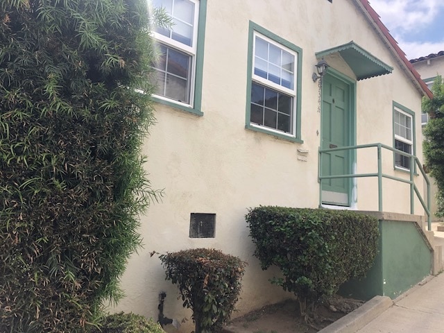 Outside - 2934 Rowena Ave