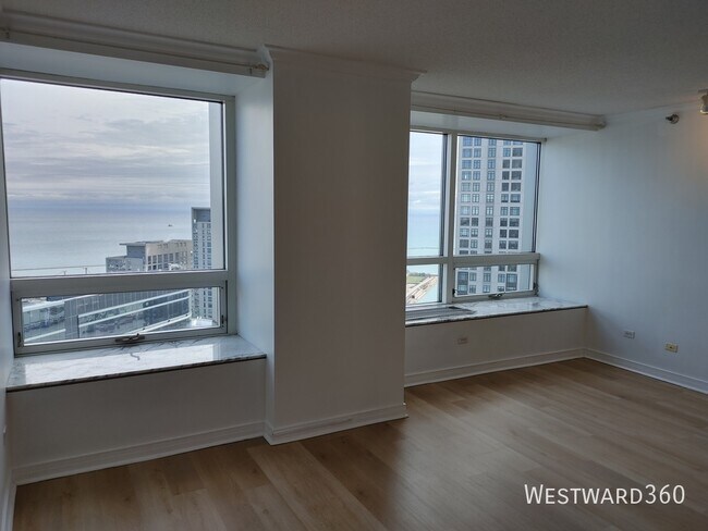 Building Photo - 512 N McClurg-#4902