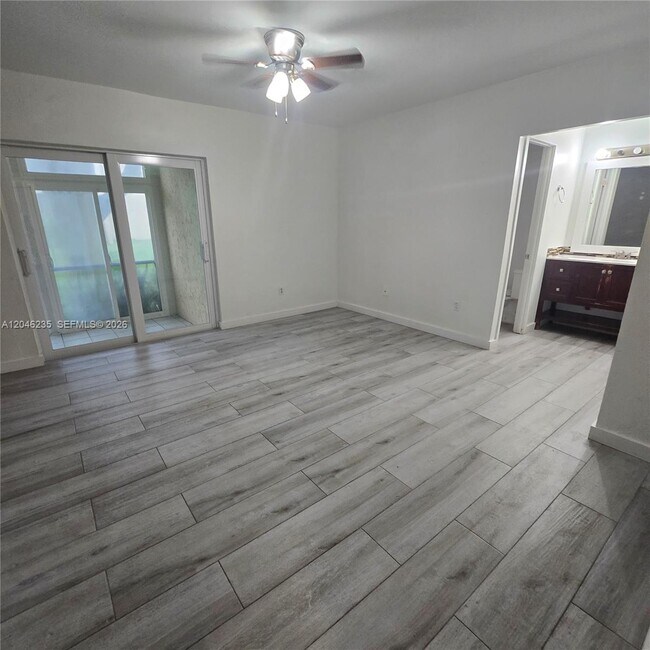 Foto del edificio - 8401 SW 107th Ave