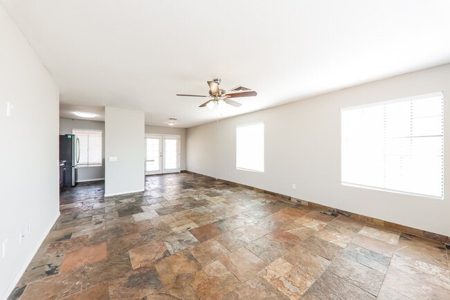 Building Photo - 3310 W Rose Garden Ln