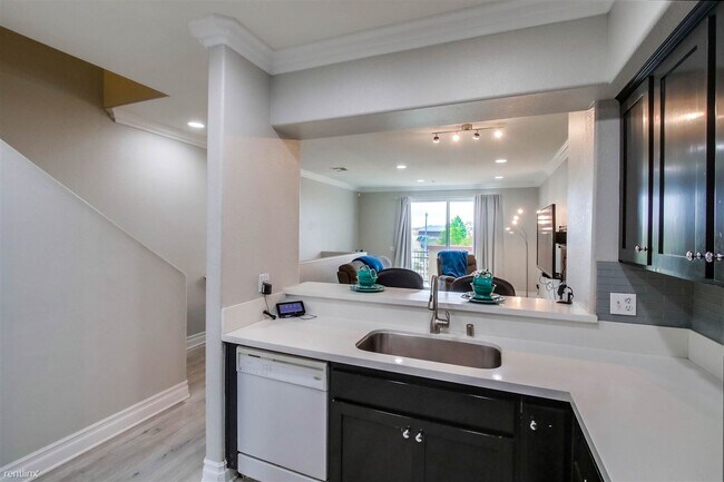 Building Photo - 3 br, 3 bath Townhome - 1338 Caminito Fabr...
