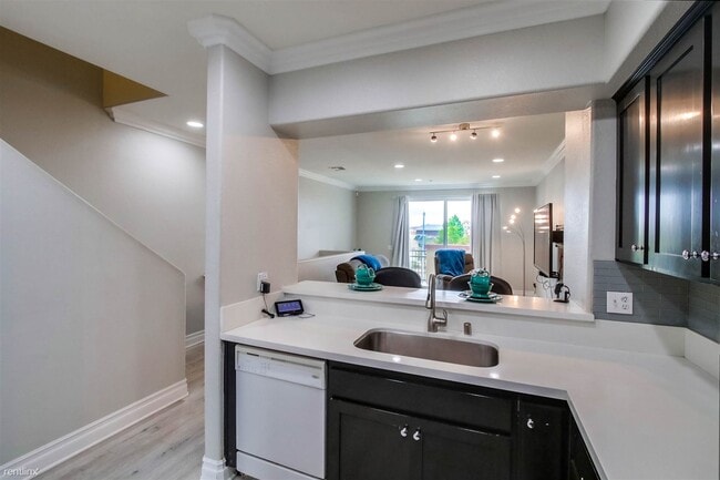 Foto del edificio - 3 br, 3 bath Townhome - 1338 Caminito Fabr...