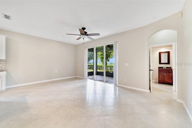 Building Photo - Stunning 5/2.5 Spacious Home with a 3 Car ...