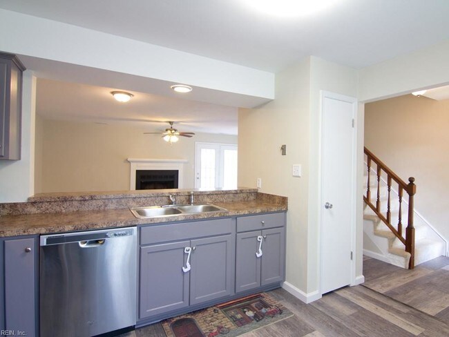 Building Photo - 3928 Lantana Pl
