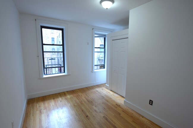 Building Photo - 215 W 108th St