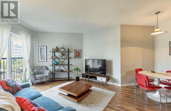 Photo du bâtiment - 135 James St S