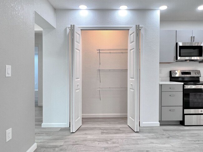 Building Photo - Charming Three-Bedroom Home