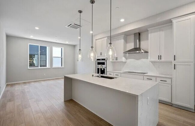 Foto del edificio - 125 Waters Park Cir