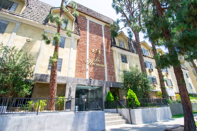 exterior - Harvard Apartments