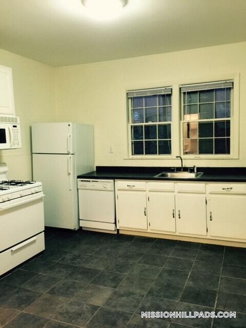 Building Photo - 42 Hillside St