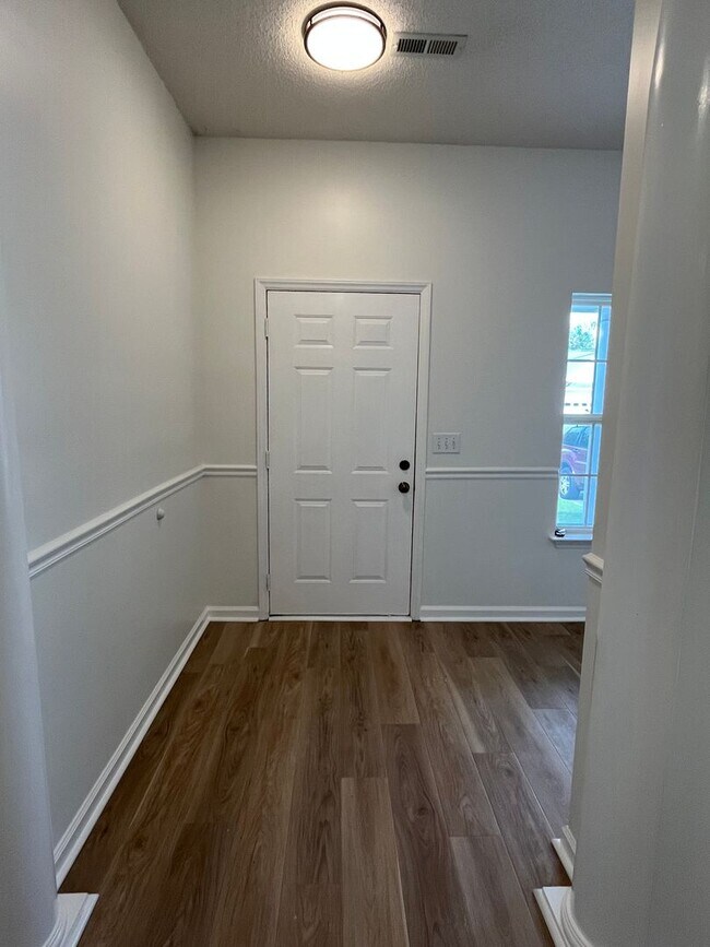 Foto del edificio - Discover this well-maintained 3-bedroom, 2-bath home in Carriage Hills