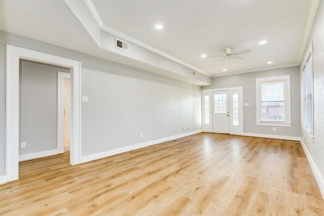 Building Photo - 3730 Avenue T