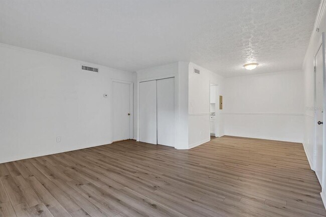 Building Photo - 285 Wymore Rd