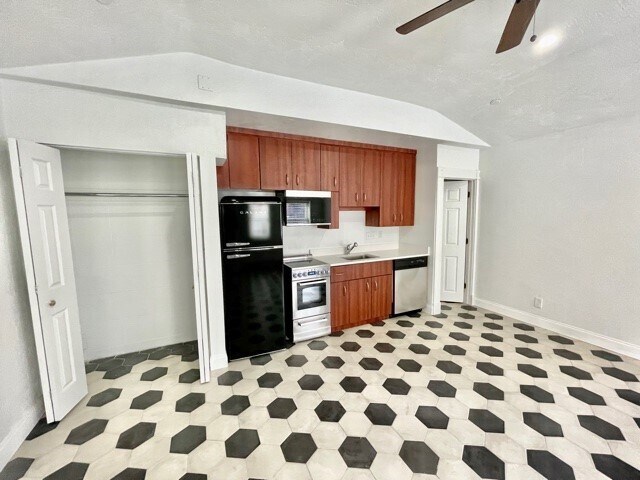 Foto del edificio - 223 Endicott St