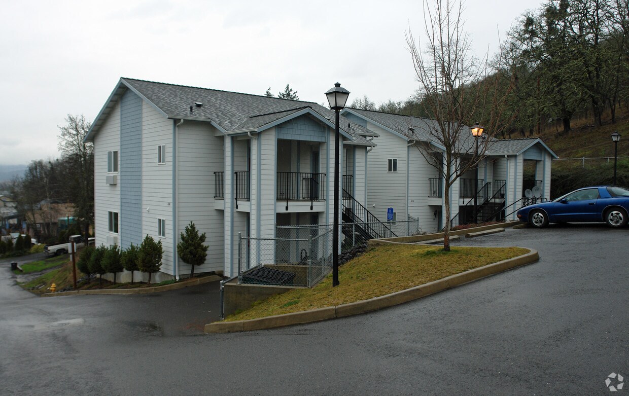 10101050 NE Crescent St, Roseburg, OR 97470 Apartments in Roseburg, OR