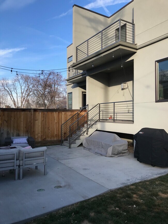 Building Photo - 1555 Julian St