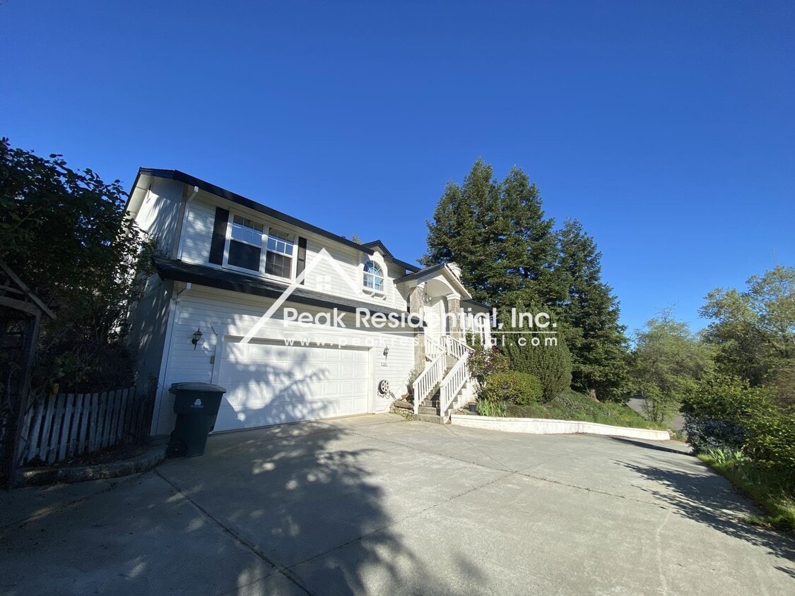 Primary Photo - 3 br, 2 bath House - 201 Swenson Ct