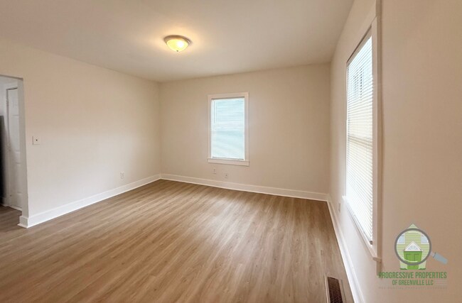 Foto del edificio - 1206 W Bramlett Rd