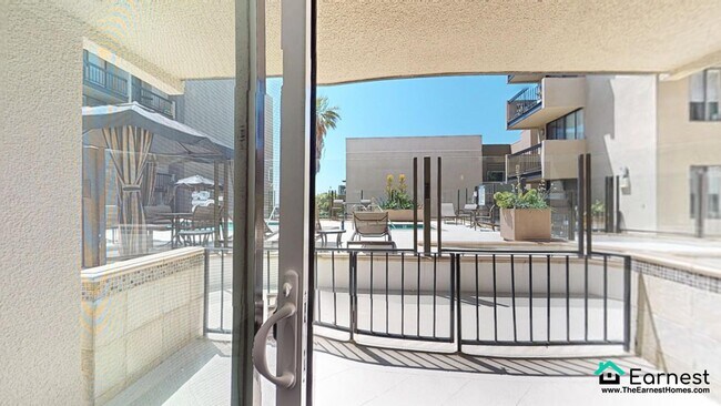 Building Photo - Spacious and Unique Ground-Floor 2BD/2BA U...