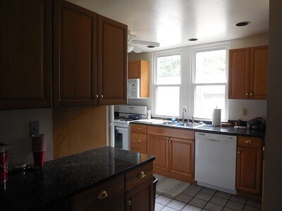 Building Photo - 605 S Elm St