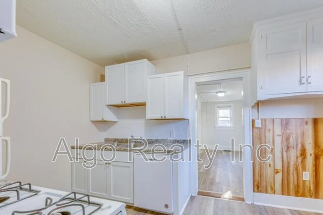 Foto del edificio - 838 41st Ave NE